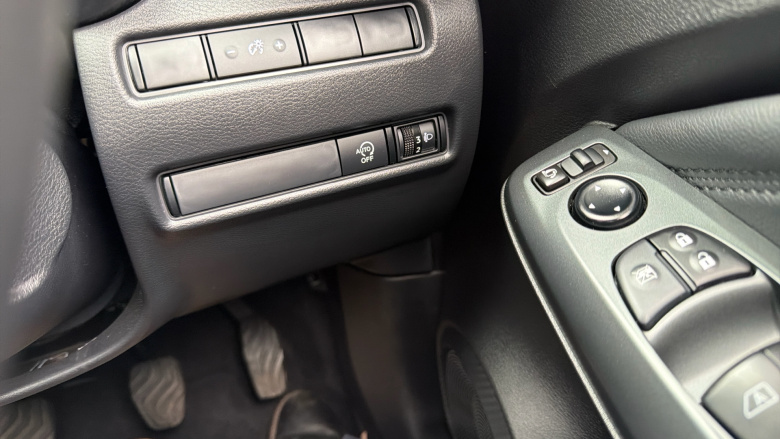 Nissan Juke 1.0 DiG-T N-Connecta 5dr Petrol Hatchback